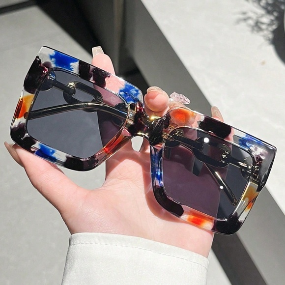 Gradient Bug Eye Square Multicolor Sunnies Sunglasses - Picture 3 of 3